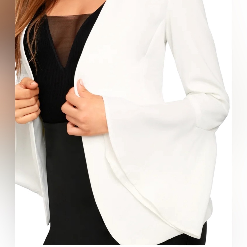 NWT Doe & Rae,  Silky White Open Front Bell Sleeve Blazer. Size‎ Large - Picture 3 of 10